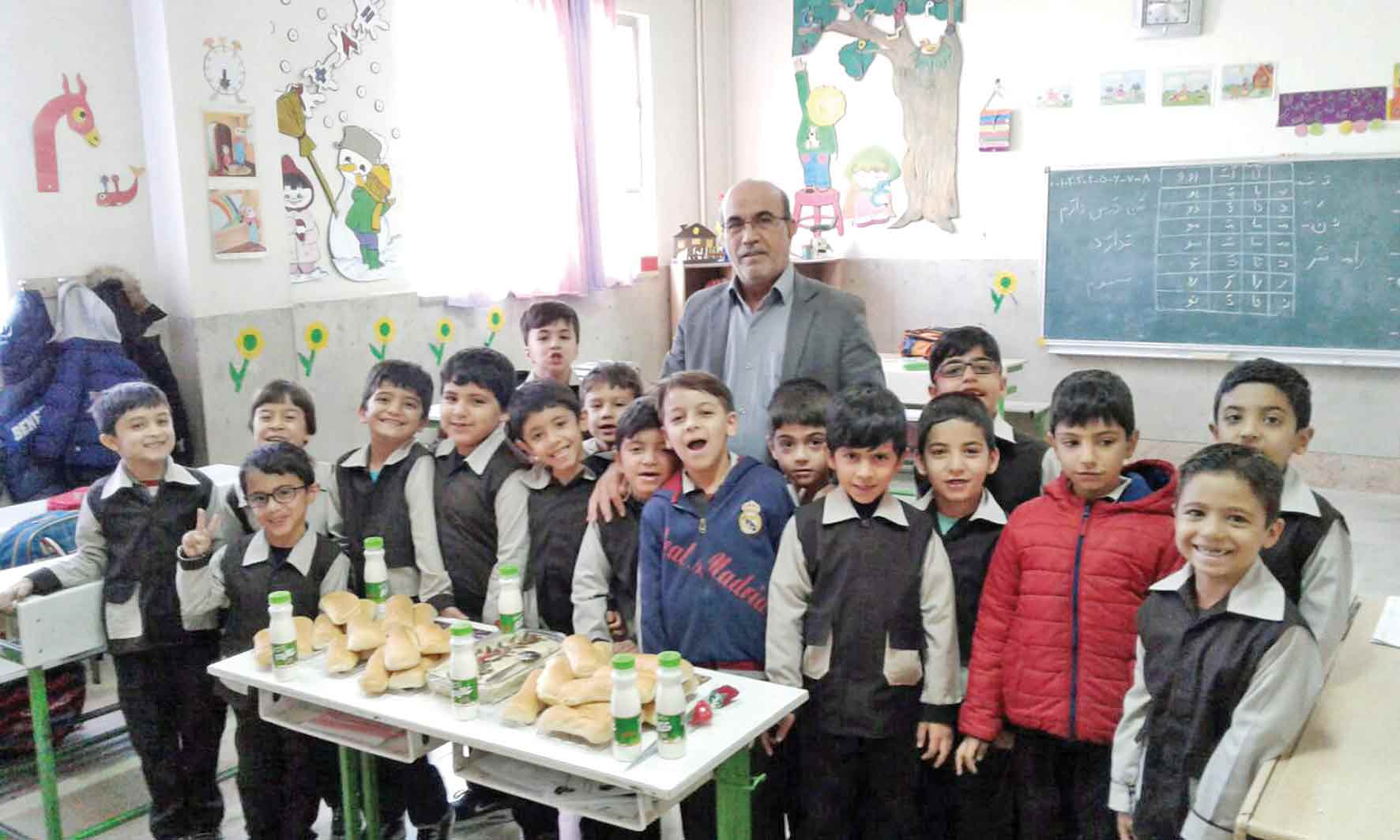 قیمت‌های بالا در ایران مانع از حضور 110,000 کودک در کلاس اول می‌شود