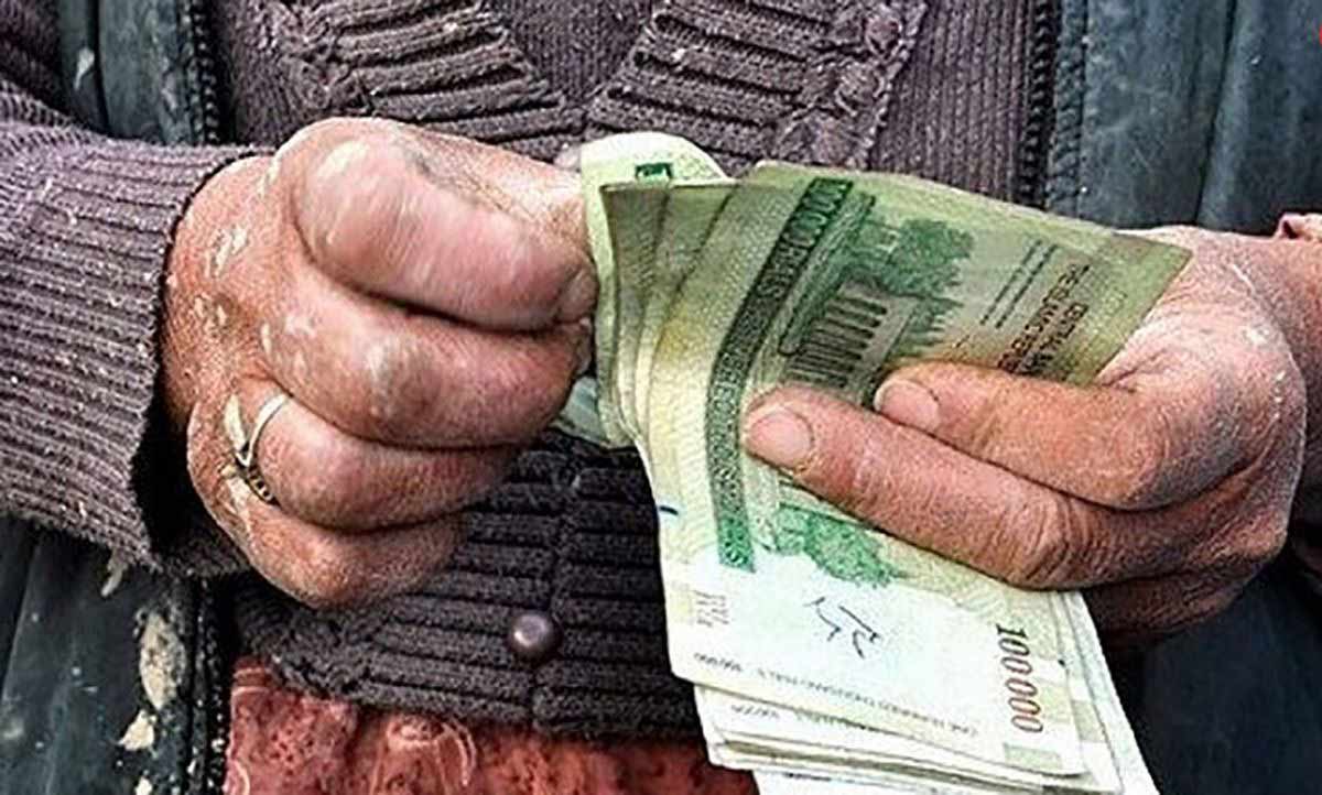 بسیاری از کارگران در ایران برای دریافت دستمزد خود باید شش ماه صبر کنند