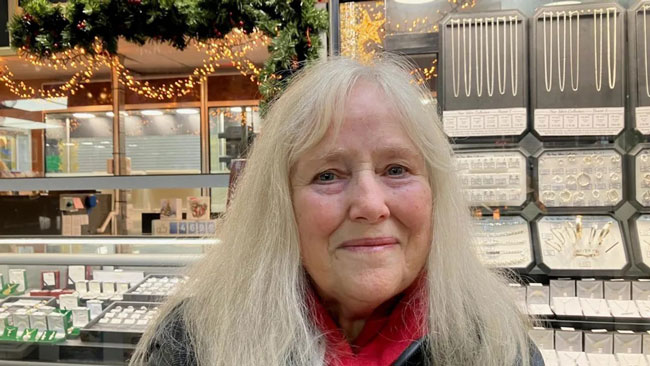 لیندا ایمری (Linda Emery) معتقد است که اکنون «زمان خوبی» برای فروش جواهرات طلای بلااستفاده است
